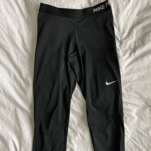 Nike Pro Cropped Leggings in L